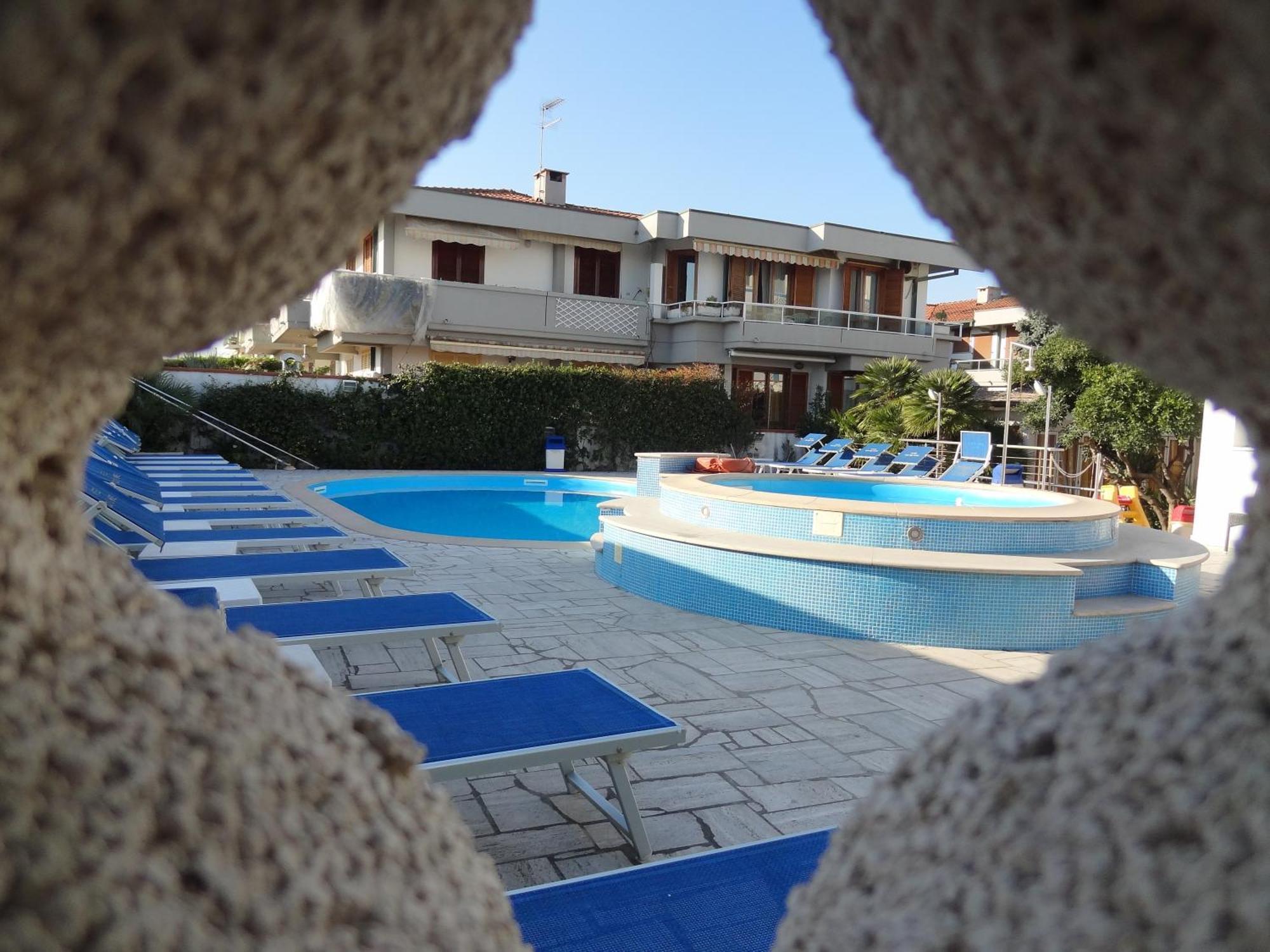 Hotel Eco Del Mare Марина-ді-Масса Екстер'єр фото