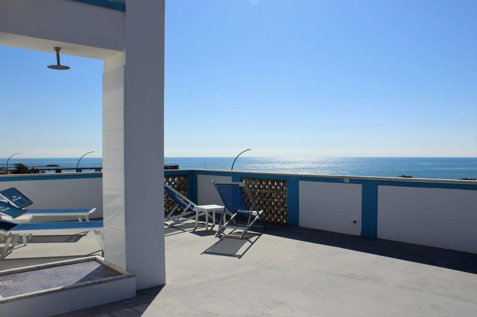Hotel Eco Del Mare Марина-ді-Масса Екстер'єр фото